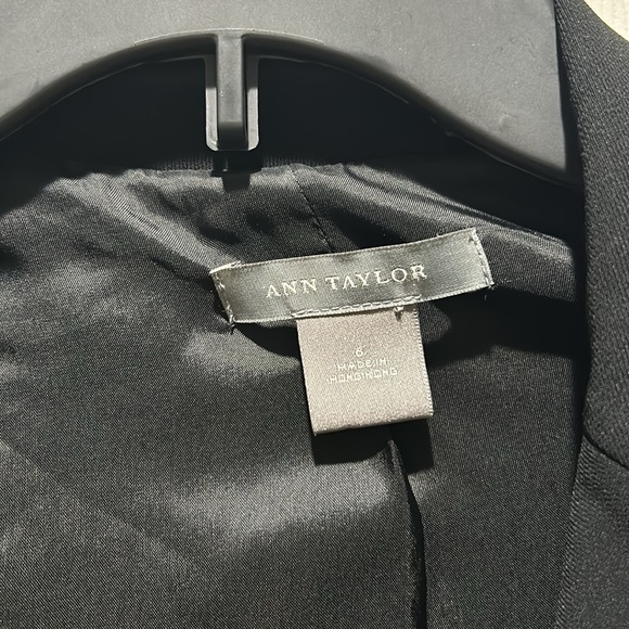 Ann Taylor size 6 black blazer - Picture 4 of 6
